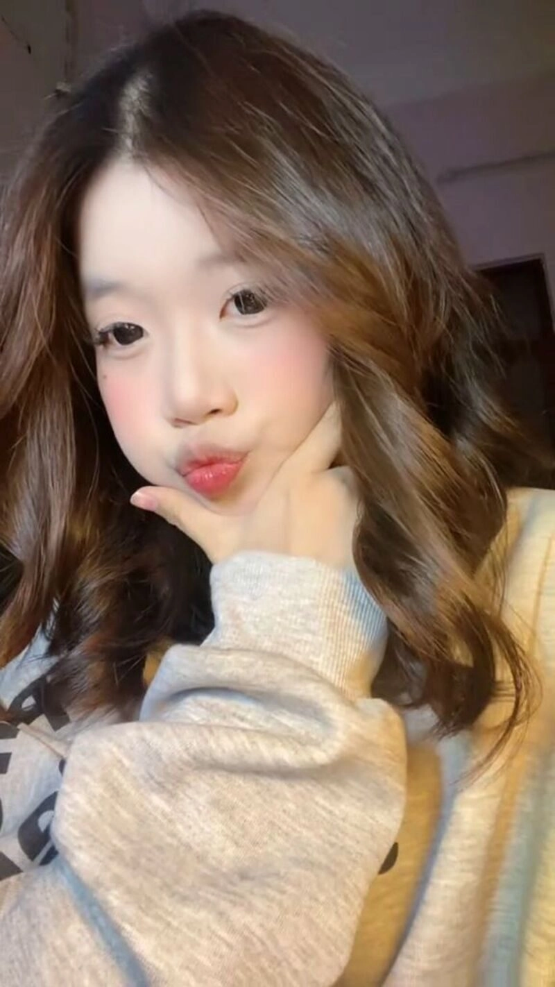 ảnh gái xinh chu mỏ