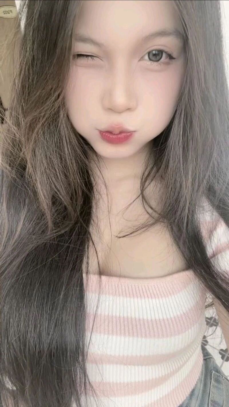 ảnh gái xinh chu mỏ