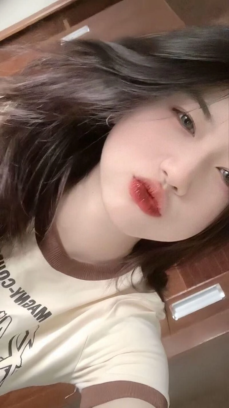 ảnh gái xinh chu mỏ