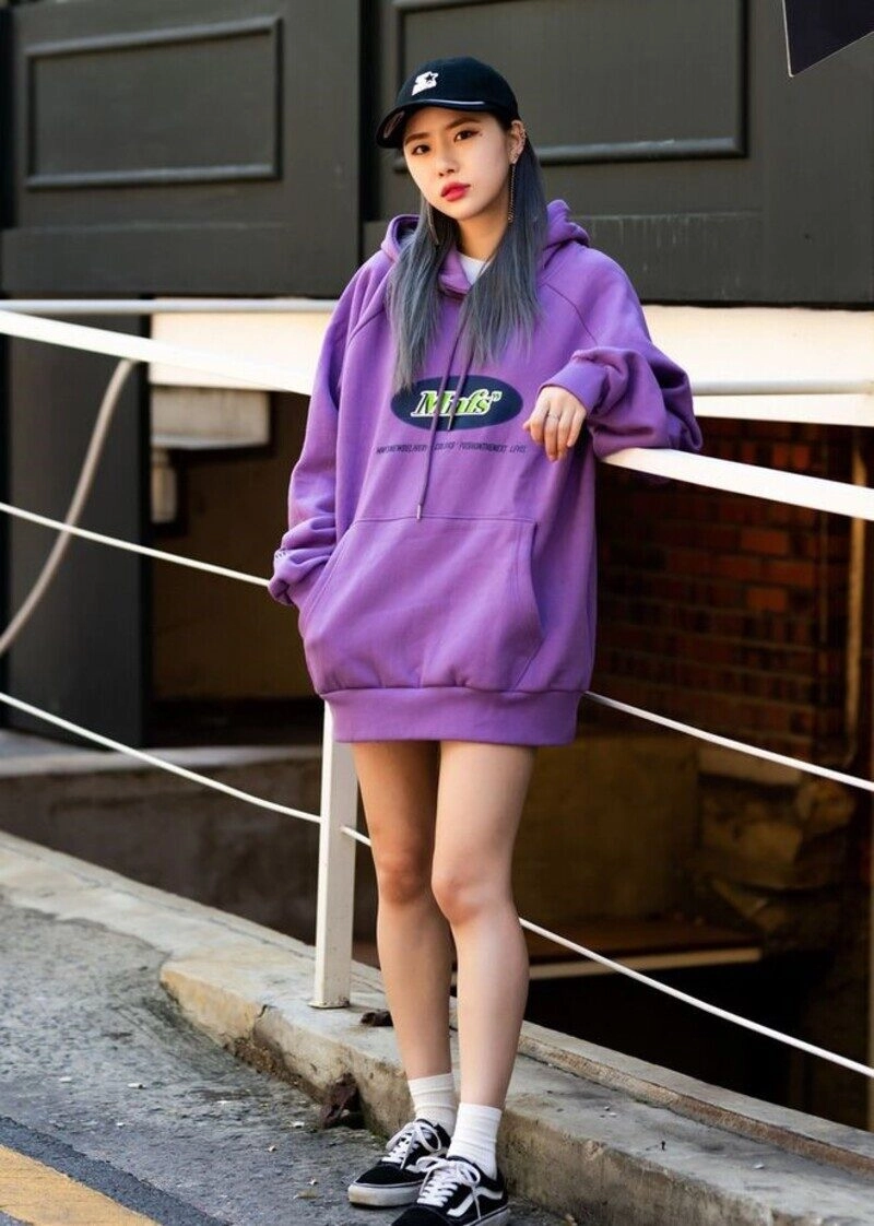 ảnh gái xinh mặc áo hoodie
