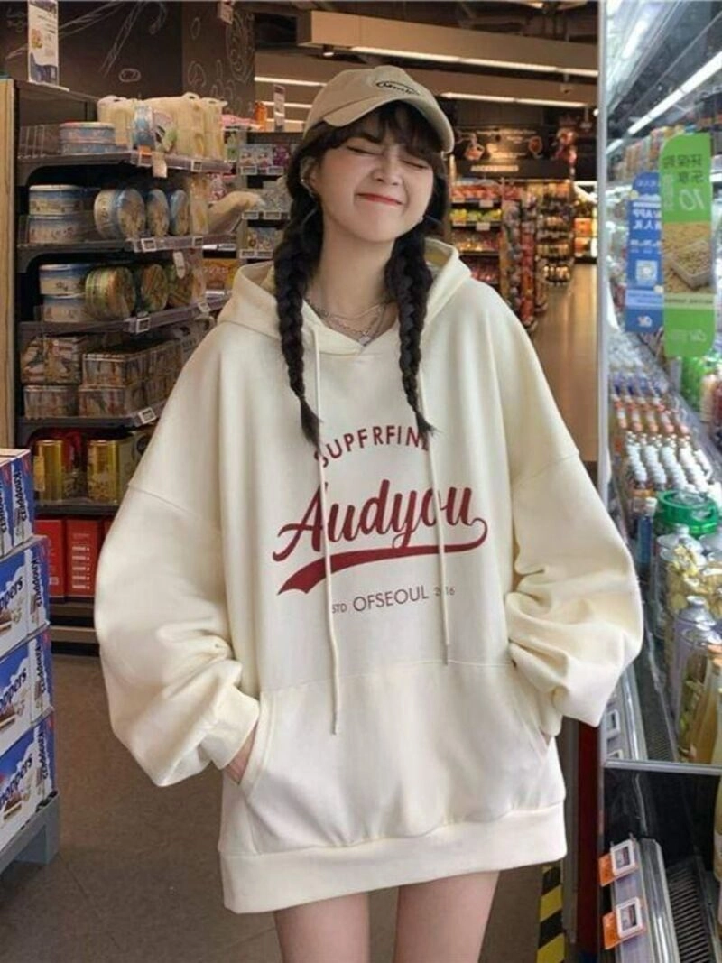 ảnh gái xinh mặc áo hoodie