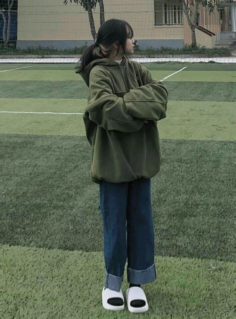 ảnh gái xinh mặc áo hoodie