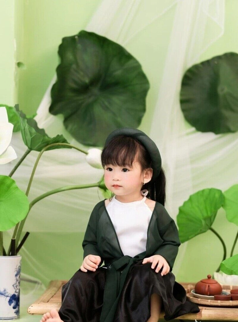 chụp ảnh sen cho bé gái