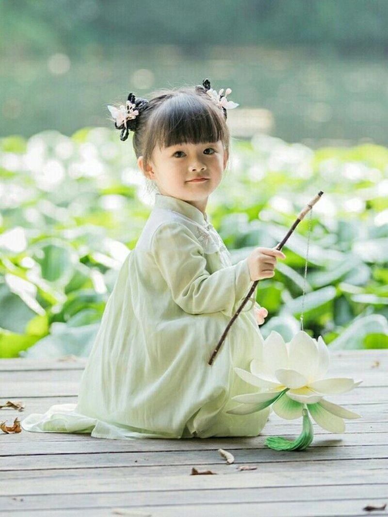 chụp ảnh sen cho bé gái