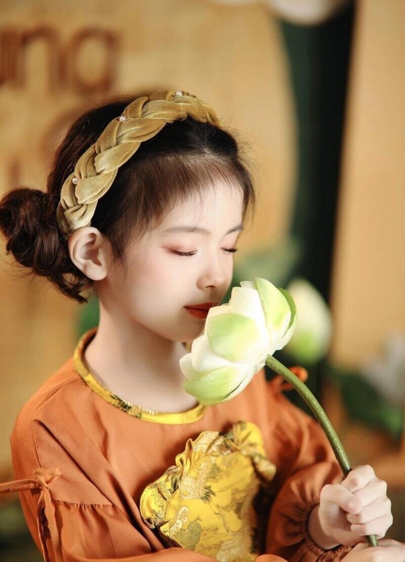 chụp ảnh sen cho bé gái