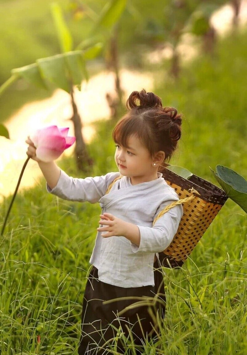 chụp ảnh sen cho bé gái
