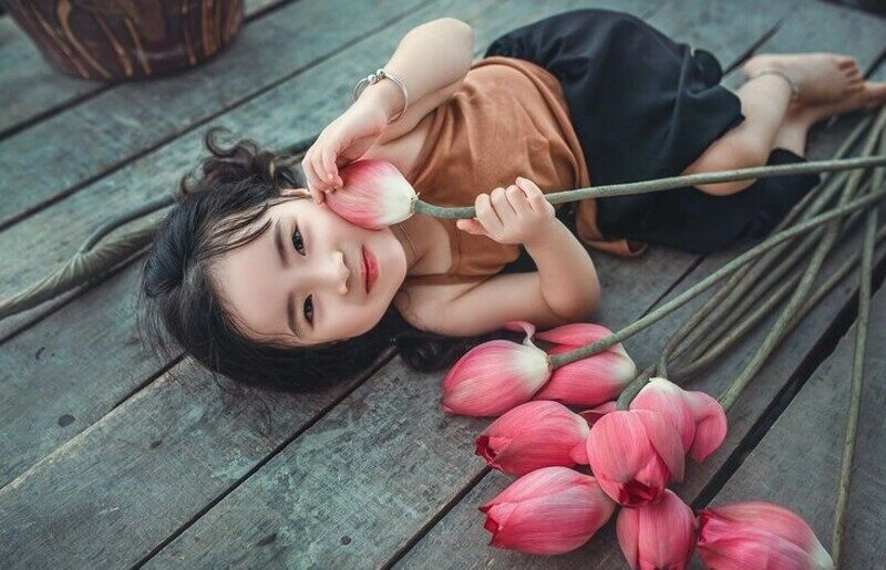 chụp ảnh sen cho bé gái