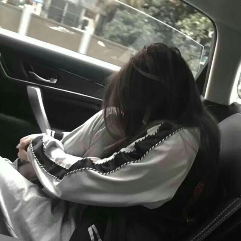 hình ảnh cô gái bị tổn thương