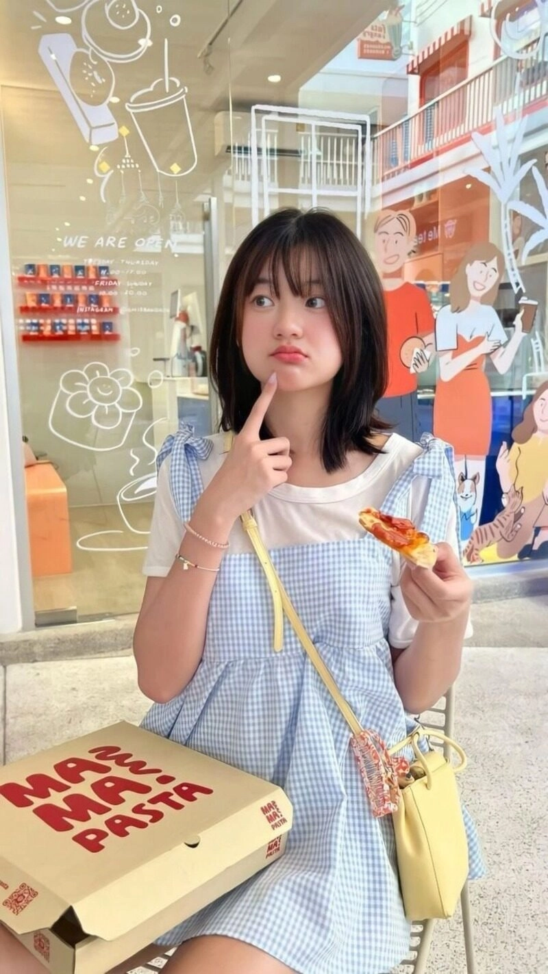 hình ảnh cô gái độc thân vui vẻ