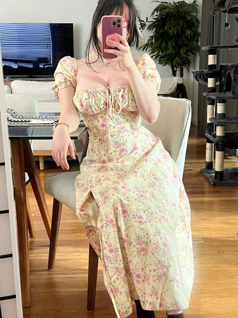 Hình ảnh cô gái mũm mĩm che mặt xinh đẹp