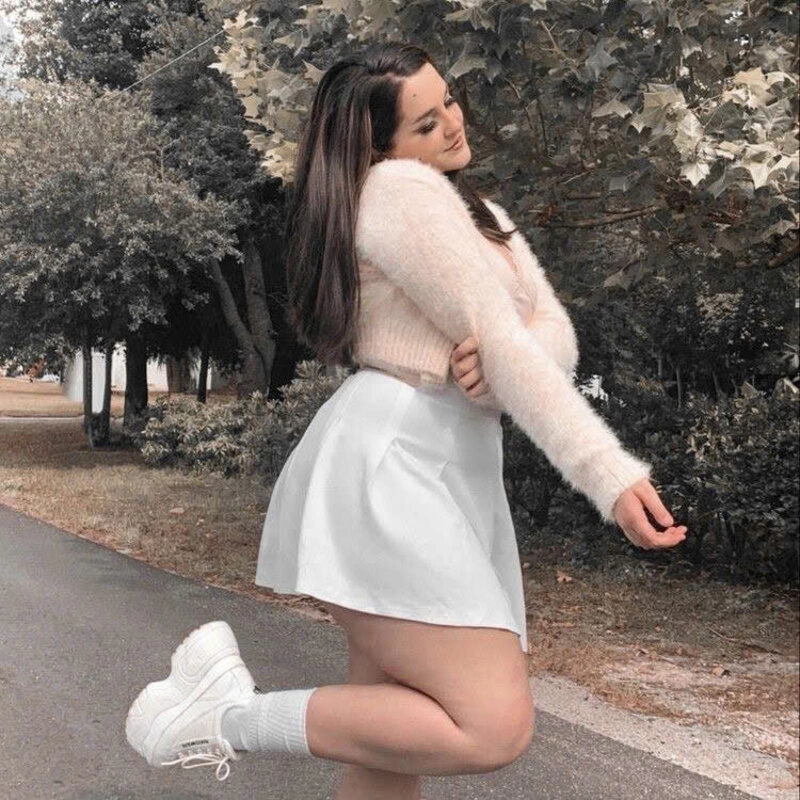 Hình ảnh cô gái mũm mĩm che mặt xinh đẹp