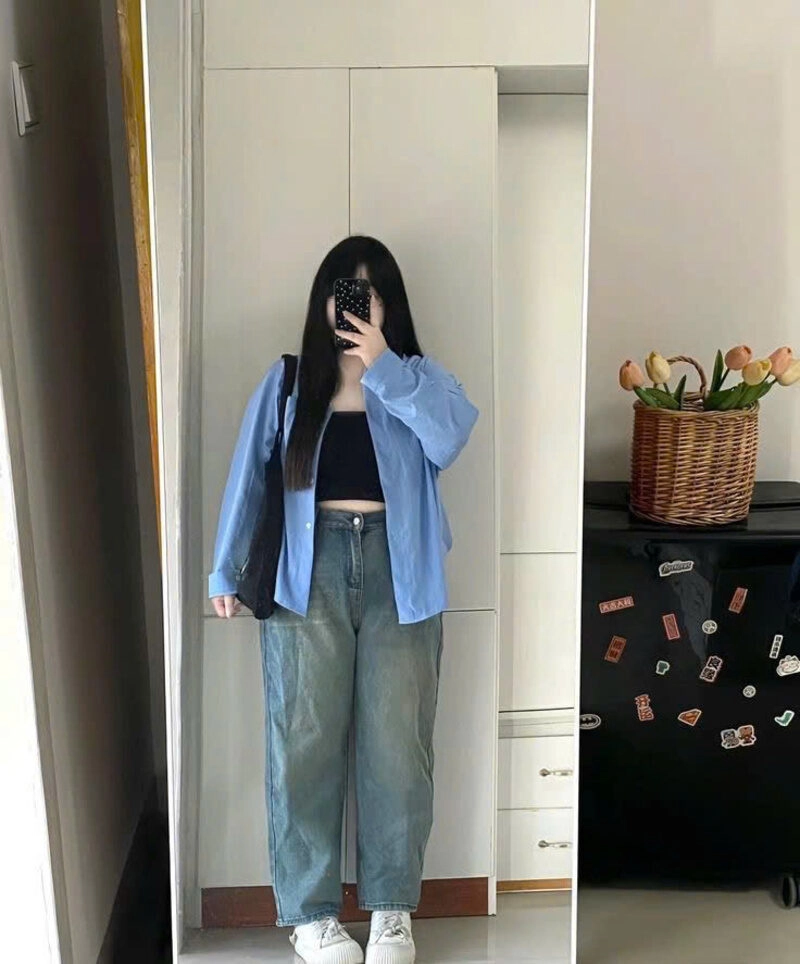 Hình ảnh cô gái mũm mĩm che mặt xinh đẹp