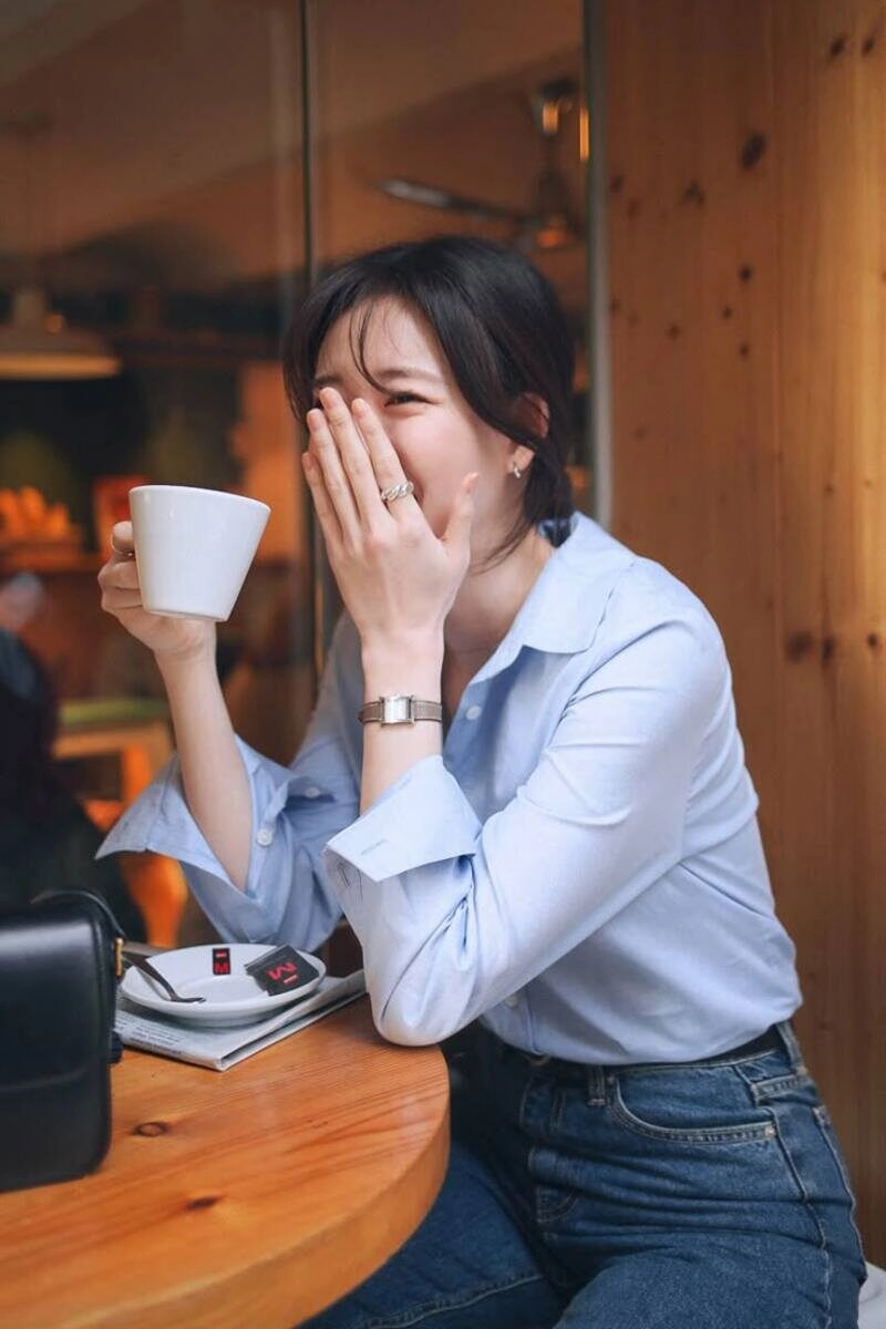 lạnh lùng ảnh con gái uống trà sữa che mặt