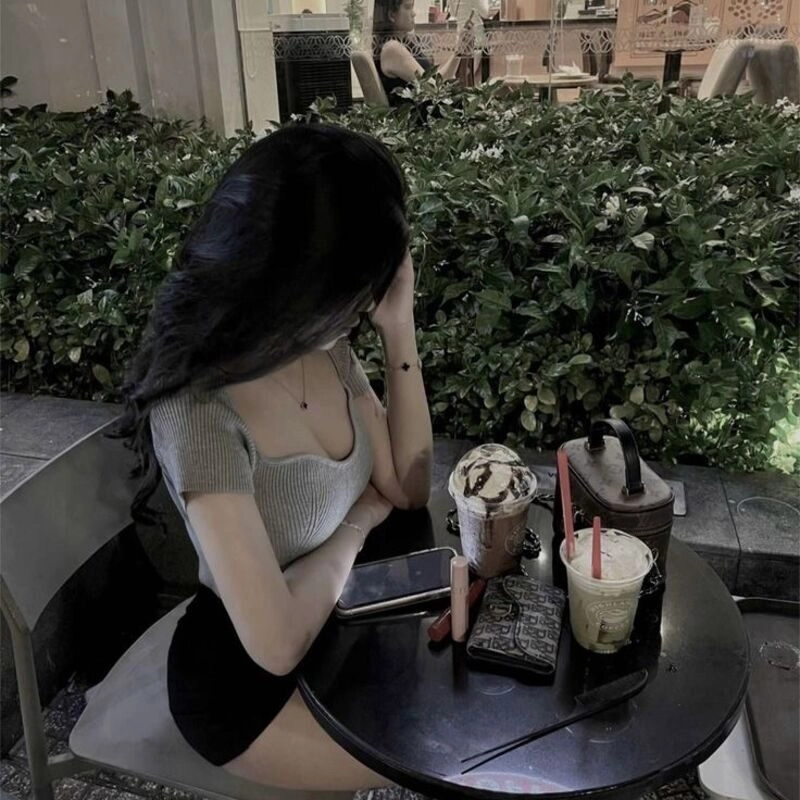 499+ lạnh lùng ảnh con gái uống trà sữa che mặt phong cách cool ngầu gây thương nhớ