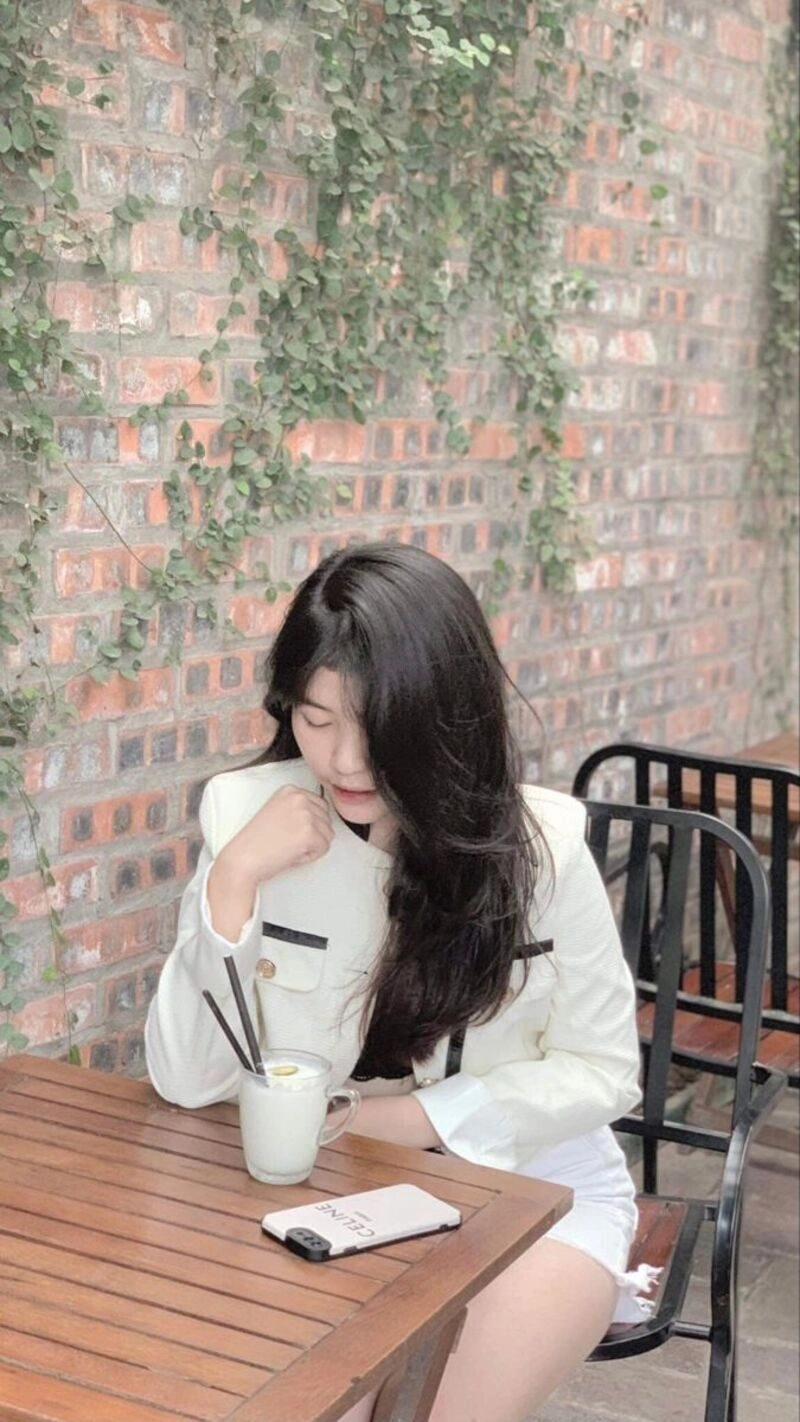 lạnh lùng ảnh con gái uống trà sữa che mặt