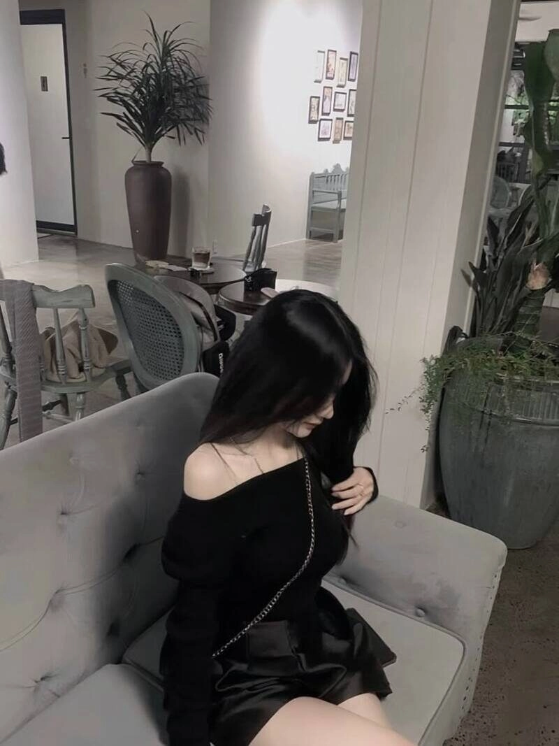 lạnh lùng ảnh con gái uống trà sữa che mặt