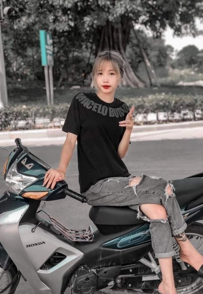 ngồi ảnh con gái đi xe wave độ