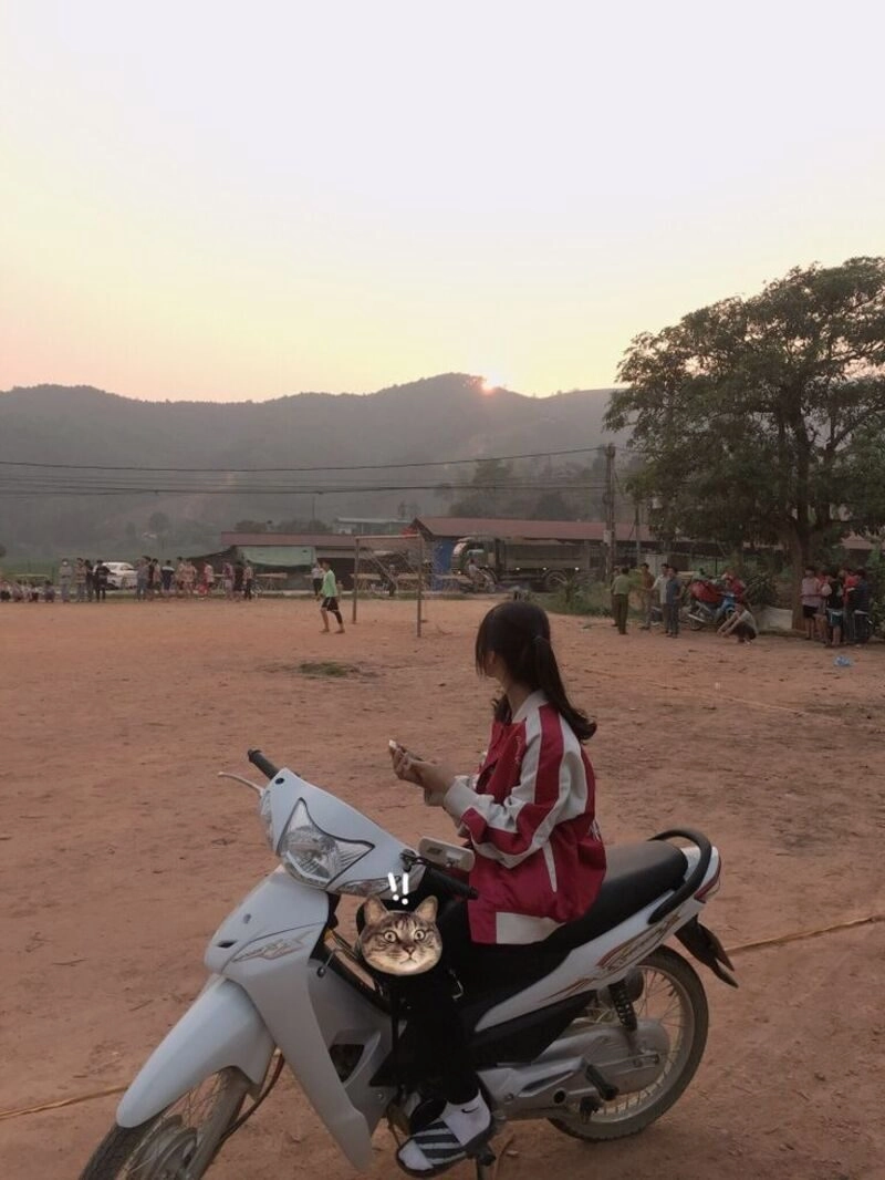 ngồi ảnh con gái đi xe wave độ