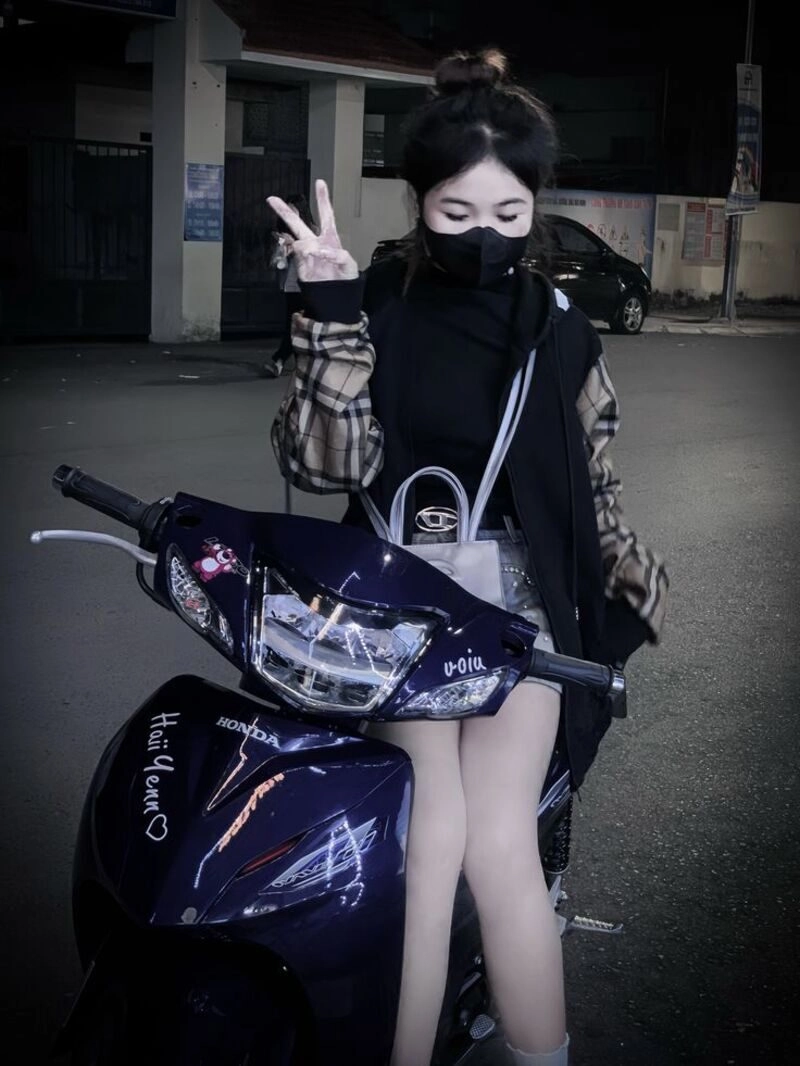 ngồi ảnh con gái đi xe wave độ