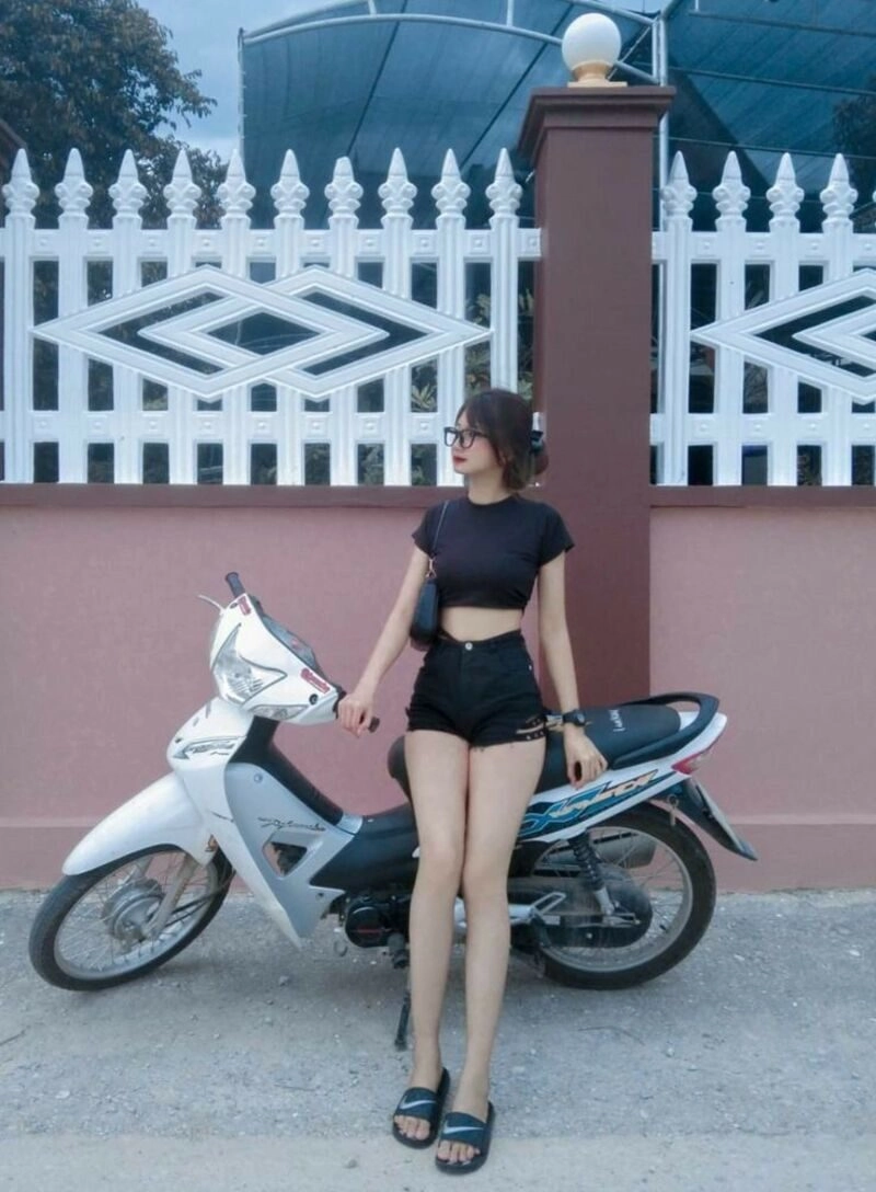 ngồi ảnh con gái đi xe wave độ