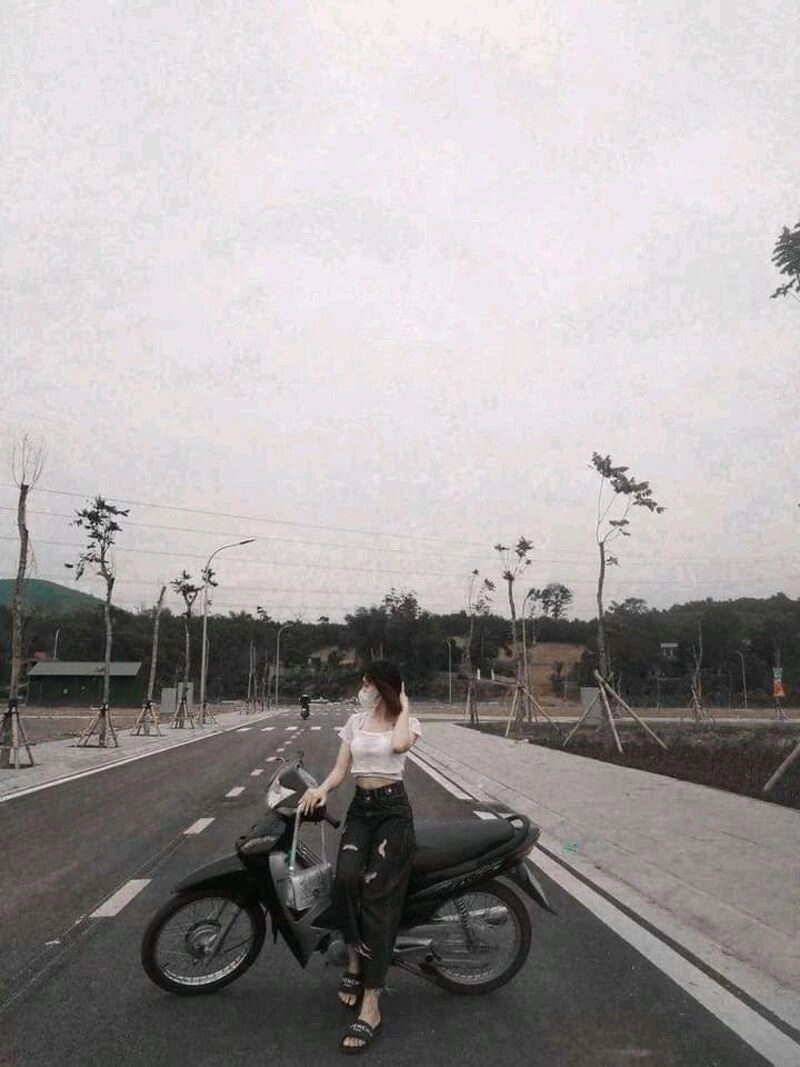 ngồi ảnh con gái đi xe wave độ