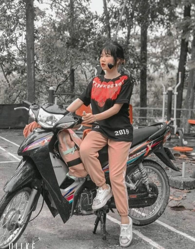 ngồi ảnh con gái đi xe wave độ