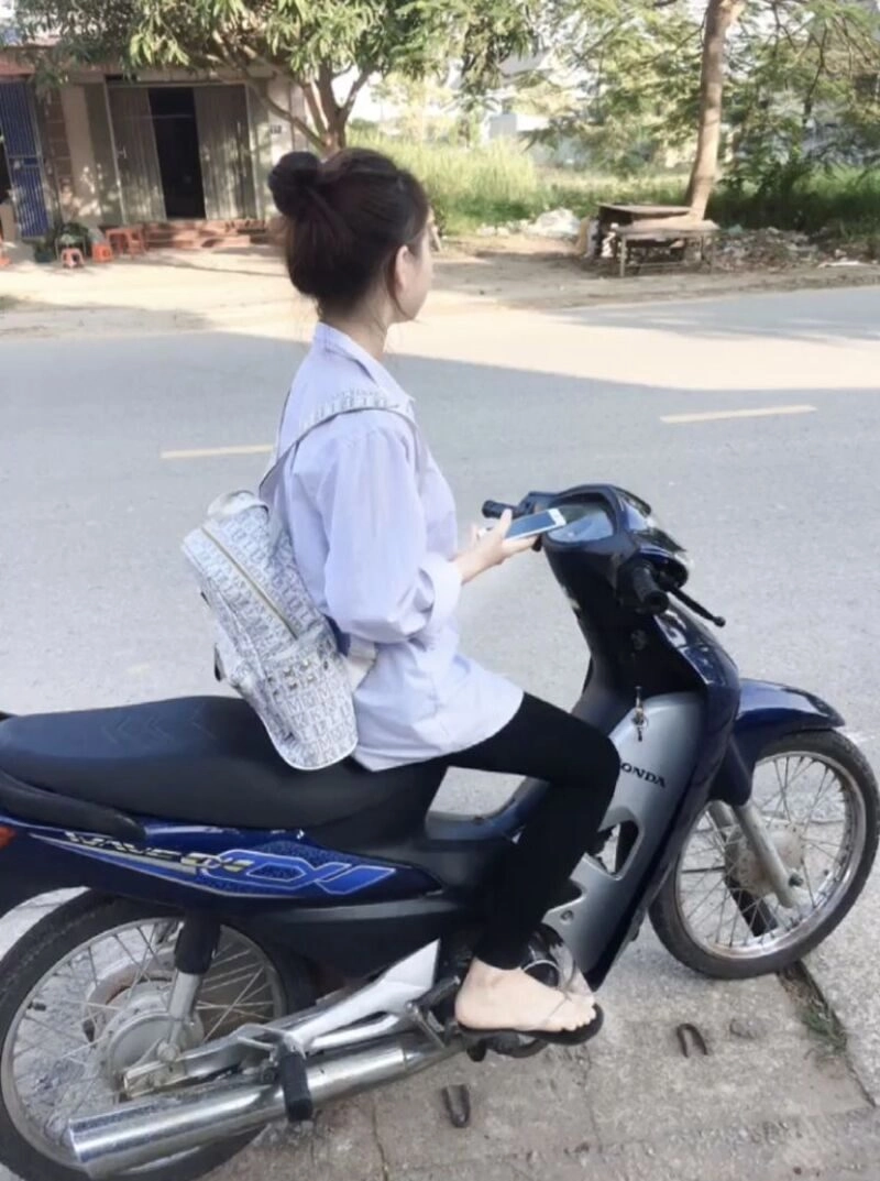 ngồi ảnh con gái đi xe wave độ