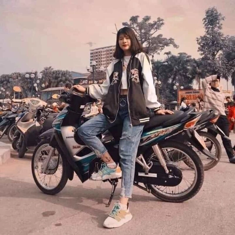 ngồi ảnh con gái đi xe wave độ