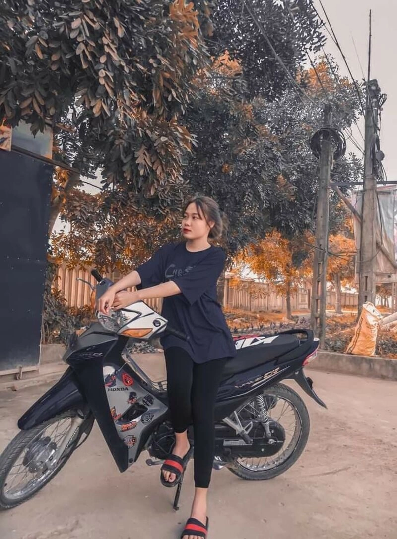 ngồi ảnh con gái đi xe wave độ