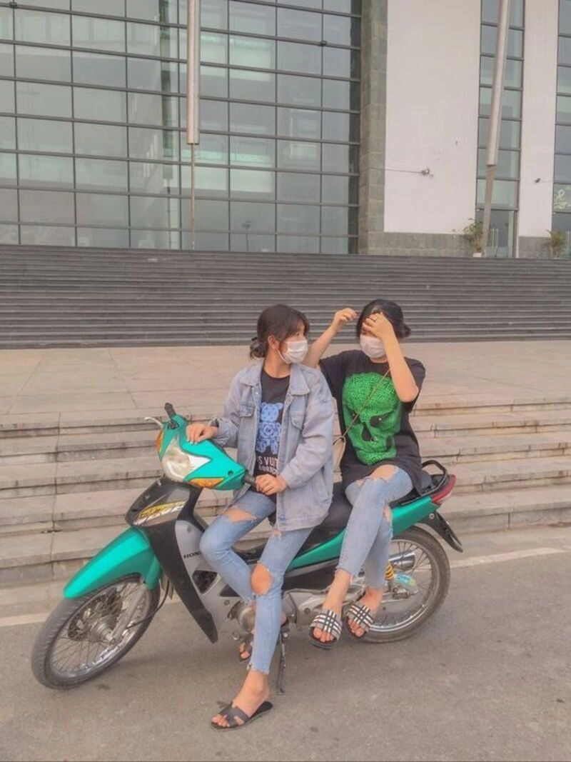 ngồi ảnh con gái đi xe wave độ